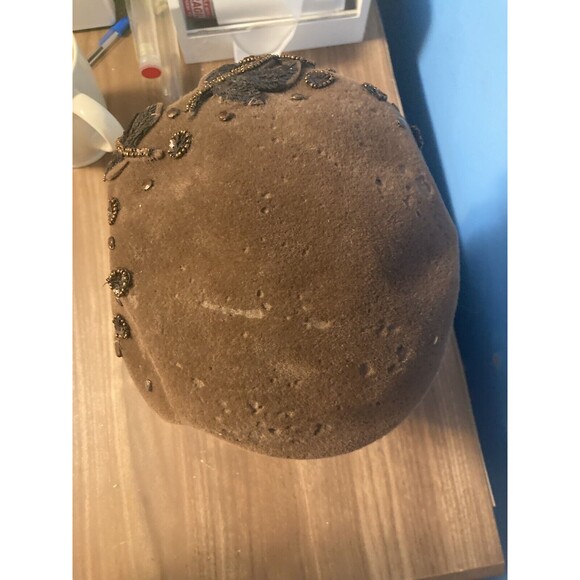 Lilyan Models Merrimac Peachbloom Brown Velour Fascinator Hat Beaded Sequins VTG - Picture 5 of 11